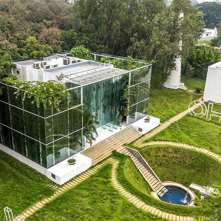 The Crystal Hall India'S Only All Glass Villa バンガロール エクステリア 写真